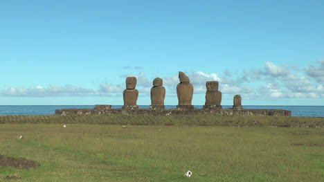 Isla-De-Pascua-Ahu-Vai-Ure-Grupo-Moai-Alejar-10b