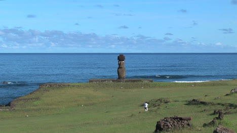Isla-De-Pascua-Ahu-Es-El-Moai-Riku-Contra-El-Mar-Alejar-15b
