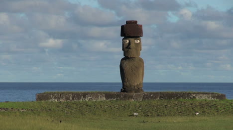 Isla-De-Pascua-Ahu-Ko-Riku-Moai-Contra-Nubes-Y-Mar-4d