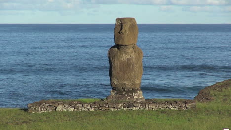 Easter-Island-Ahu-Tahai-against-sea-5a
