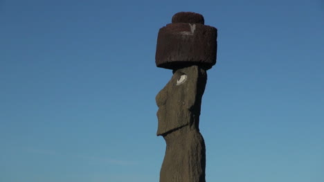 Isla-De-Pascua-Ahu-Es-Riku-Moai-Cabeza-Y-Sombrero-10d