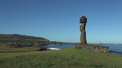 Isla-De-Pascua-Ahu-Es-El-Perfil-Riku-Moai-Y-Dos-Barcos-11a