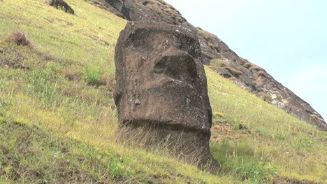 Rapa-Nui-Moai-Cabeza-En-Cantera