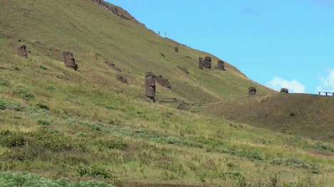 Rapa-Nui-the-Quarry-zoom-out