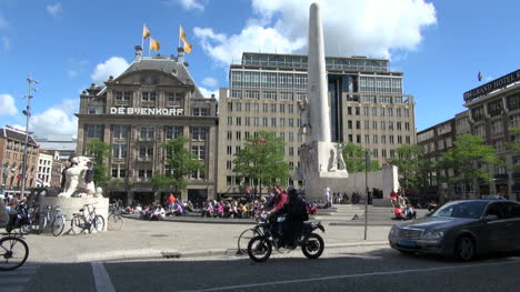 Plaza-Dam-En-Amsterdam