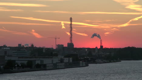 Amsterdam-dawn-sky-reddens