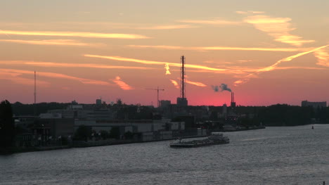 Amsterdam-Dämmerung-Langer-Clip-Mit-Schiff