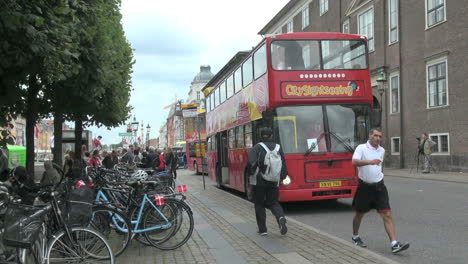 Copenhague-Tomando-Un-Autobús-S