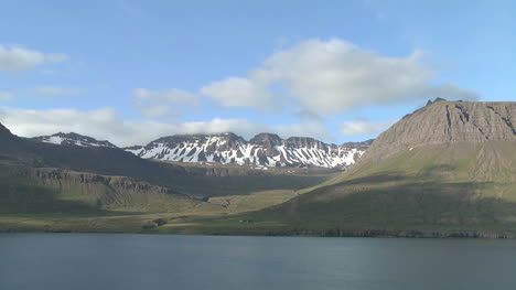 Islandia-Montañas-Mjoifjordur
