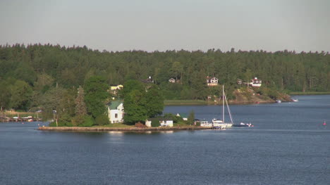 Schweden-Stockholmer-Schären-Mit-Segelboot-3s