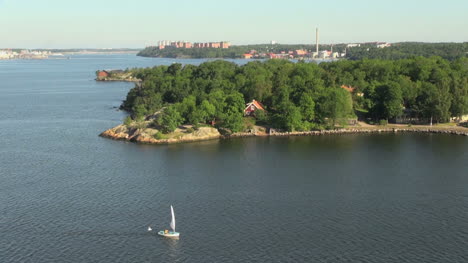 Schweden-Stockholm-Archipel-Mit-Segelboot-S