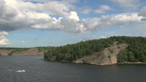 Sweden-wooded-island-in-the-Stockholm-Archipelago-s1