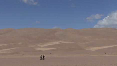 Colorado-Great-Sand-Dunes-with-tourists