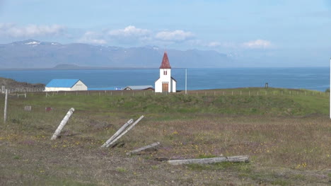 Iglesia-De-Islandia-En-Hellnar-Zoom-In-2
