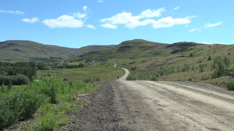 Iceland-dirt-road-2