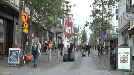 Islandia-Reykjavik-Street-Scene-Con-Cochera-Para-Bebés