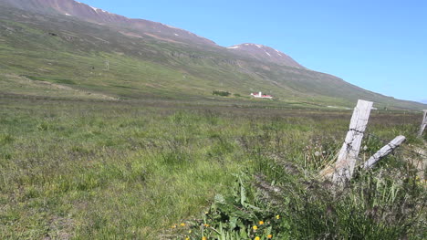 Island-Eyjafjordur-Tal-Zaunpfosten-C