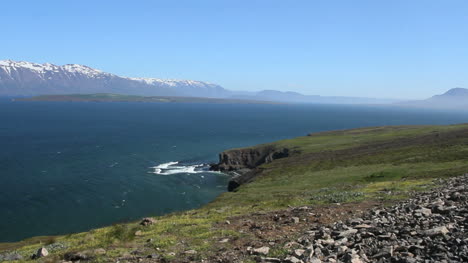 Island-Eyjafjordur-Klippen-Und-Wellen-C
