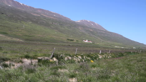 Island-Eyjafordur-Valley-Fernbauernhof