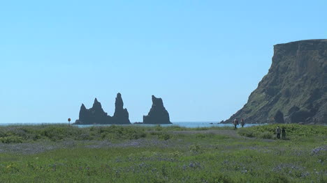 Islandia-Vik-Rocas-En-Alta-Mar