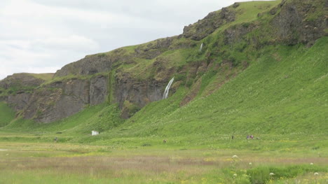 Iceland-Selijaland-cliffs-zoom-out