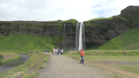 Iceland-Selijalandsfoss-waterfall-and-cliffs
