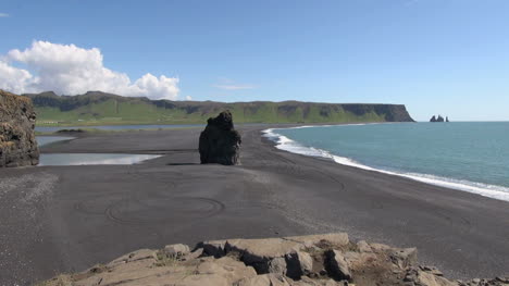 Iceland-Dyrholaey-seastack-on-beach-2