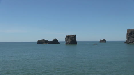 Island-Dyrholaey-Seastacks