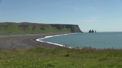 Iceland-Dyrholaey-view-of-Reynisgrangar-seastacks-2