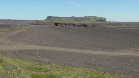 Island-Sandur-Und-Brücke-2