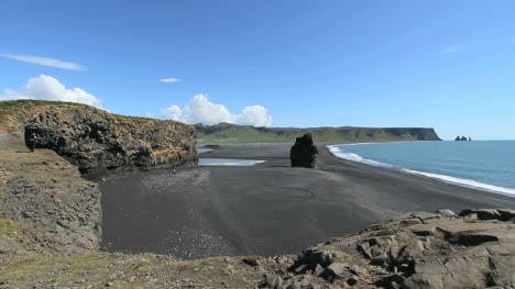 Iceland-Dyrholaey-cliffs-at-Vic-1