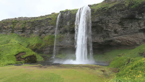 Islandia-Selijalandsfoss-Cascada