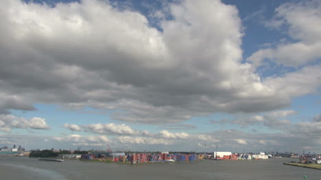 Niederlande-Rotterdam-Wolken-über-Bunten-Containern-In-Der-Werft