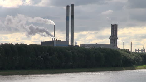 Netherlands-Rotterdam-refinery-two-smoke-streams-and-twin-stacks-4a