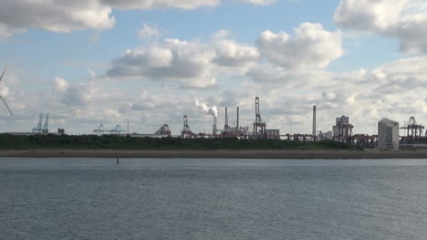 Holanda-Rotterdam-Moderno-Molino-De-Viento-Y-Refinería-7