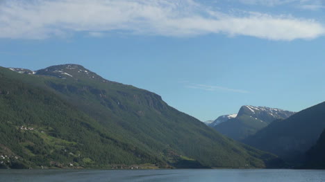 Norwegen-Schnee-Auf-Einem-Berg-über-Dem-Sognefjord-S