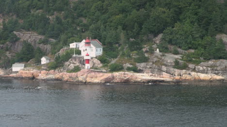 Norway-Kristiansand-lighthouse-&-cliffs-s