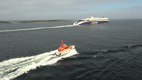 Norwegen-Lotsenboot-Mit-Fähre-S