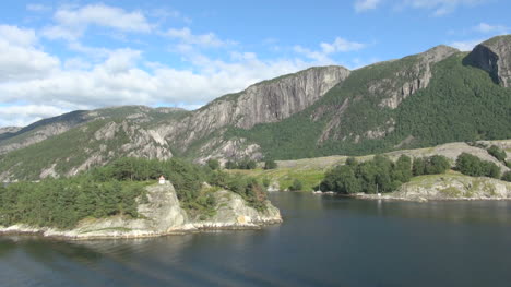 Norwegen-Lysefjord-Leuchtturm-Auf-Einer-Insel-Timelapse-S