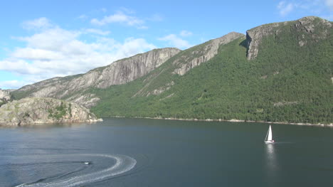 Noruega-Lysefjord-Barcos-Y-Estelas-S