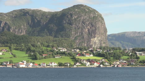 Norway-Hagsfjordens-village-and-rock-s