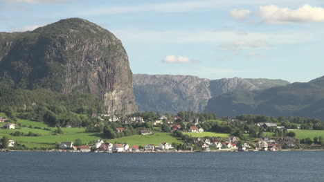 Norway-Hagsfjordens-village-under-rock-s