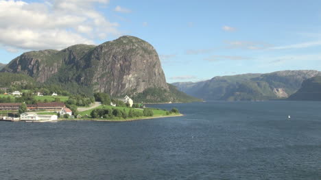 Hagsfjordens-Rock