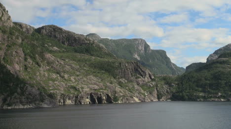 Norwegen-Zeitraffer-Ansicht-Der-Berge-über-Dem-Lysefjord