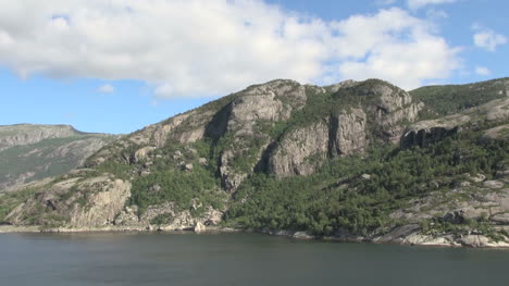 Noruega-Lysefjord-Falla-En-Forma-De-V