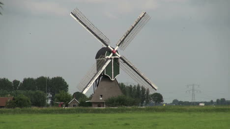 Niederlande-Schicke-Windmühle-Mit-Schildvorderteil-4