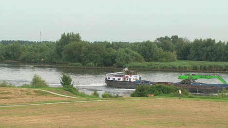 Niederlande-Alte-Mesh-Barge-Trägt-Grüne-Ausrüstung
