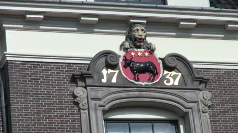 Holanda-Edam-León-Gárgola-Y-Emblema-De-Vaca