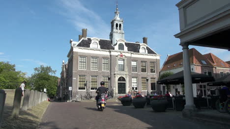 Holanda-Edam-Con-Moto-S