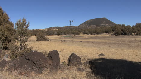 New-Mexico-rocks-and-Capulin-Mt.